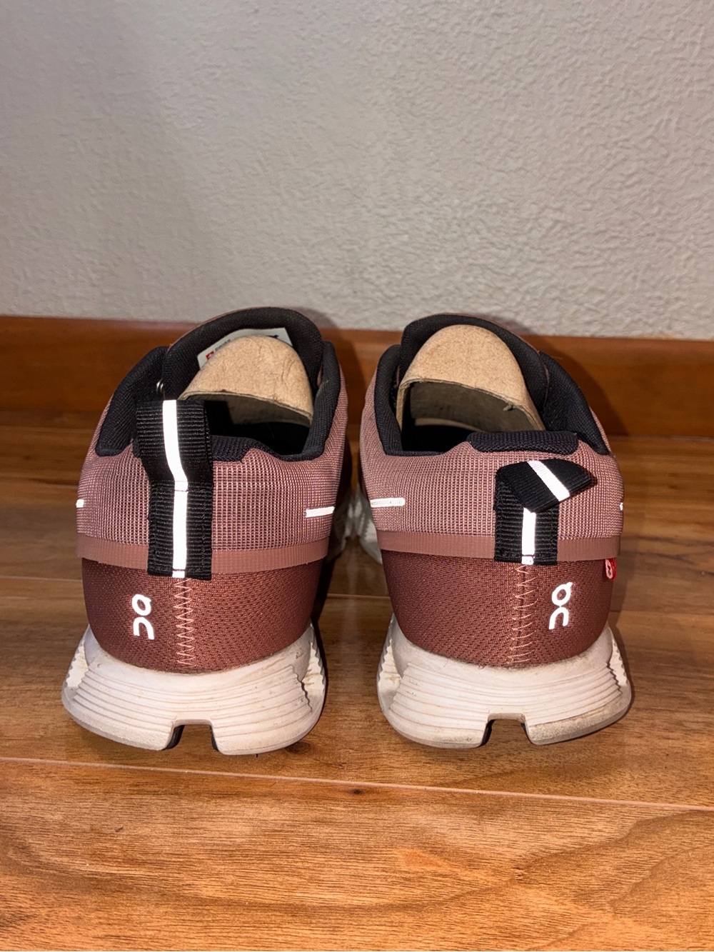 On Running Women's Athletic Shoes in Dusty Rose and White - Picture 6 of 10